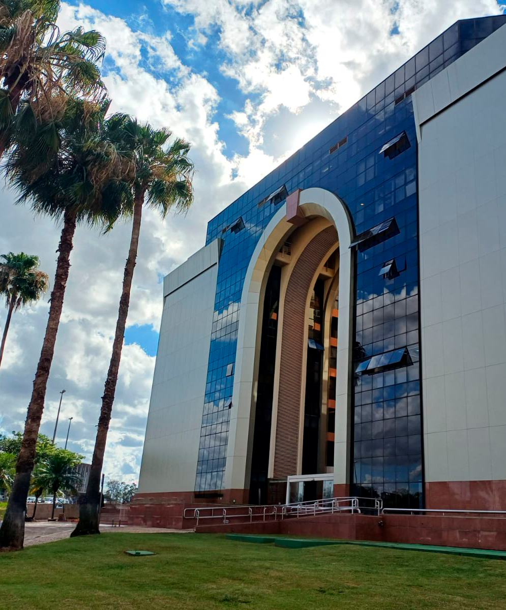 Fachada do Centro Empresarial Norte, sede da Normatizas em Brasília-DF